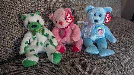 Beanie baby lot of 3 holiday oriented babies