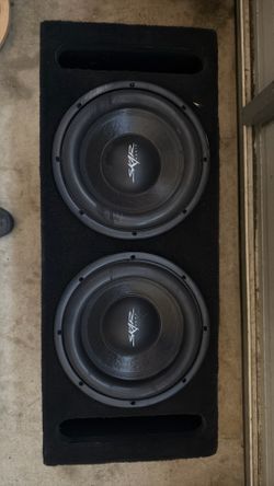 Skar audio subwoofers and box