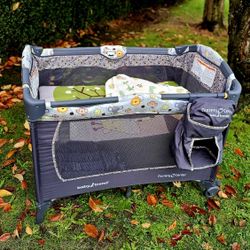 BABY TREND NURSEY CENTER PACK N PLAY