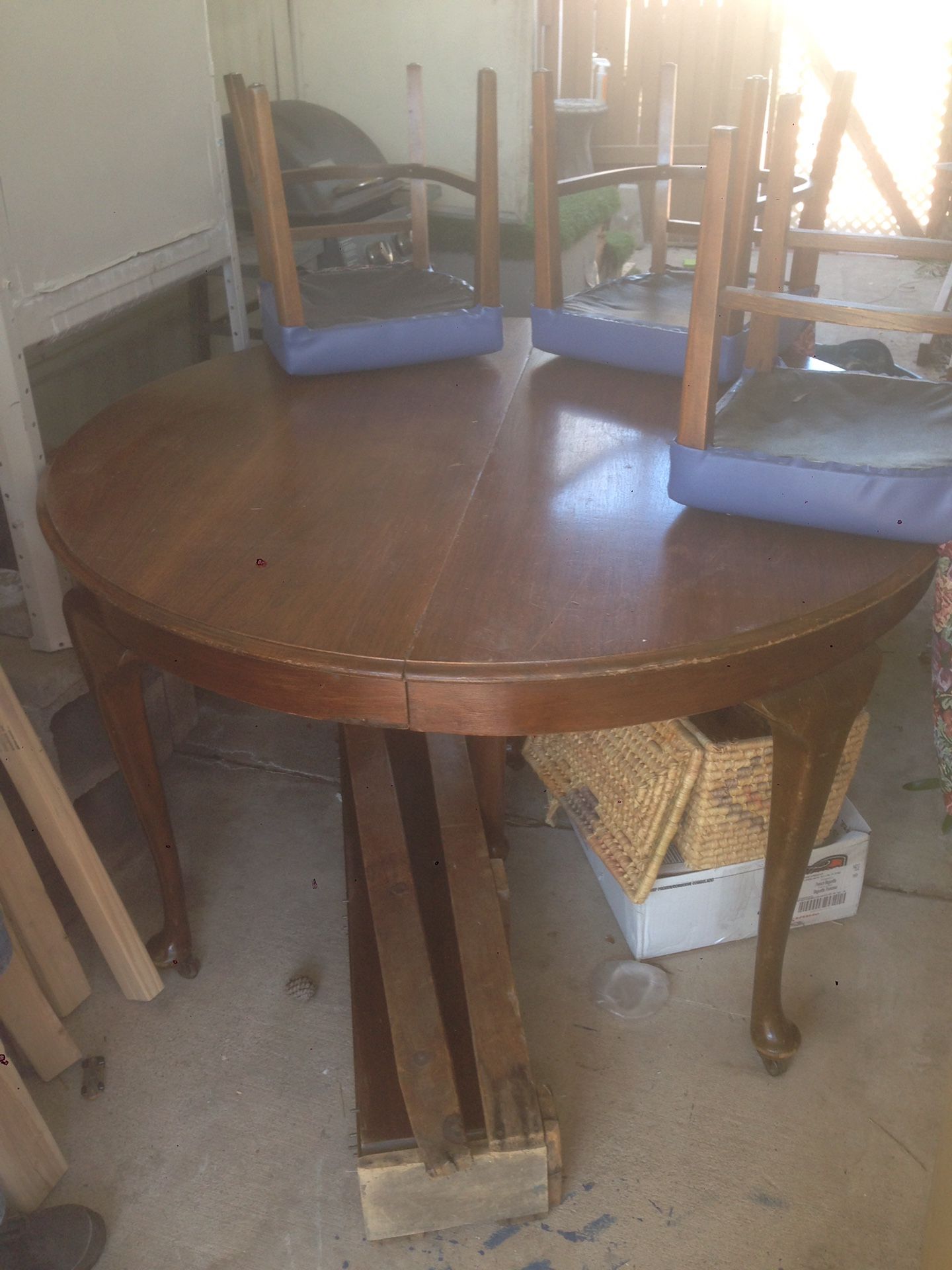 Vintage dining table & 6 chairs