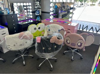 Hello Kitty Vanity Impressions Chair