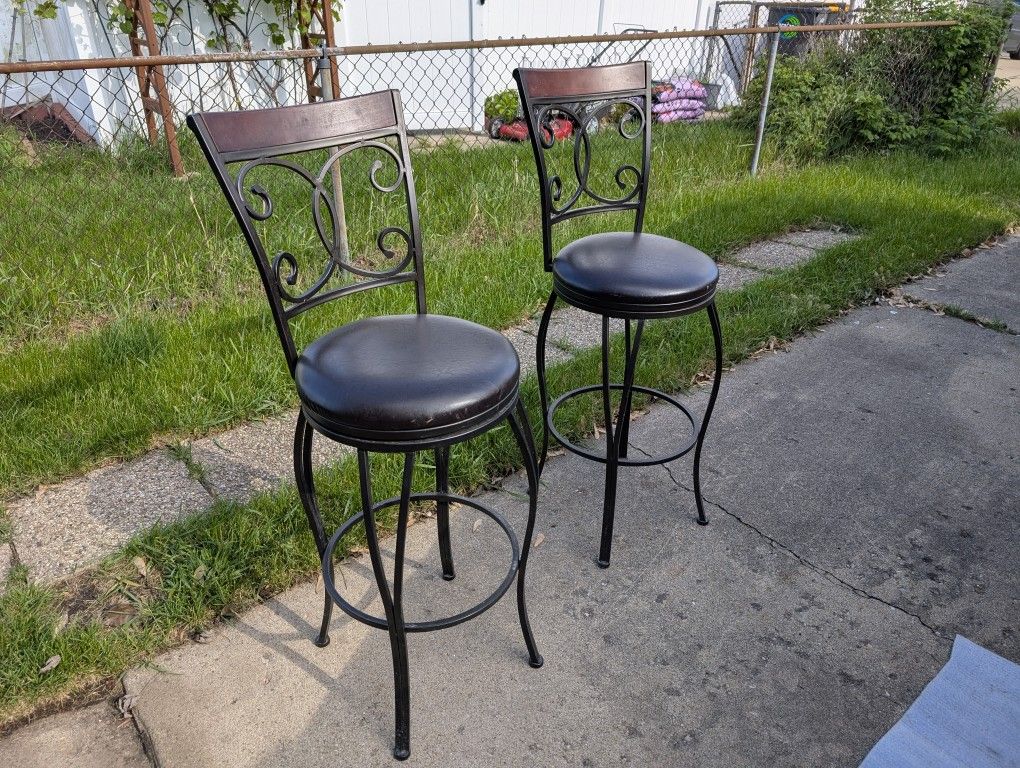 2 Swivel Bar Stool Chairs