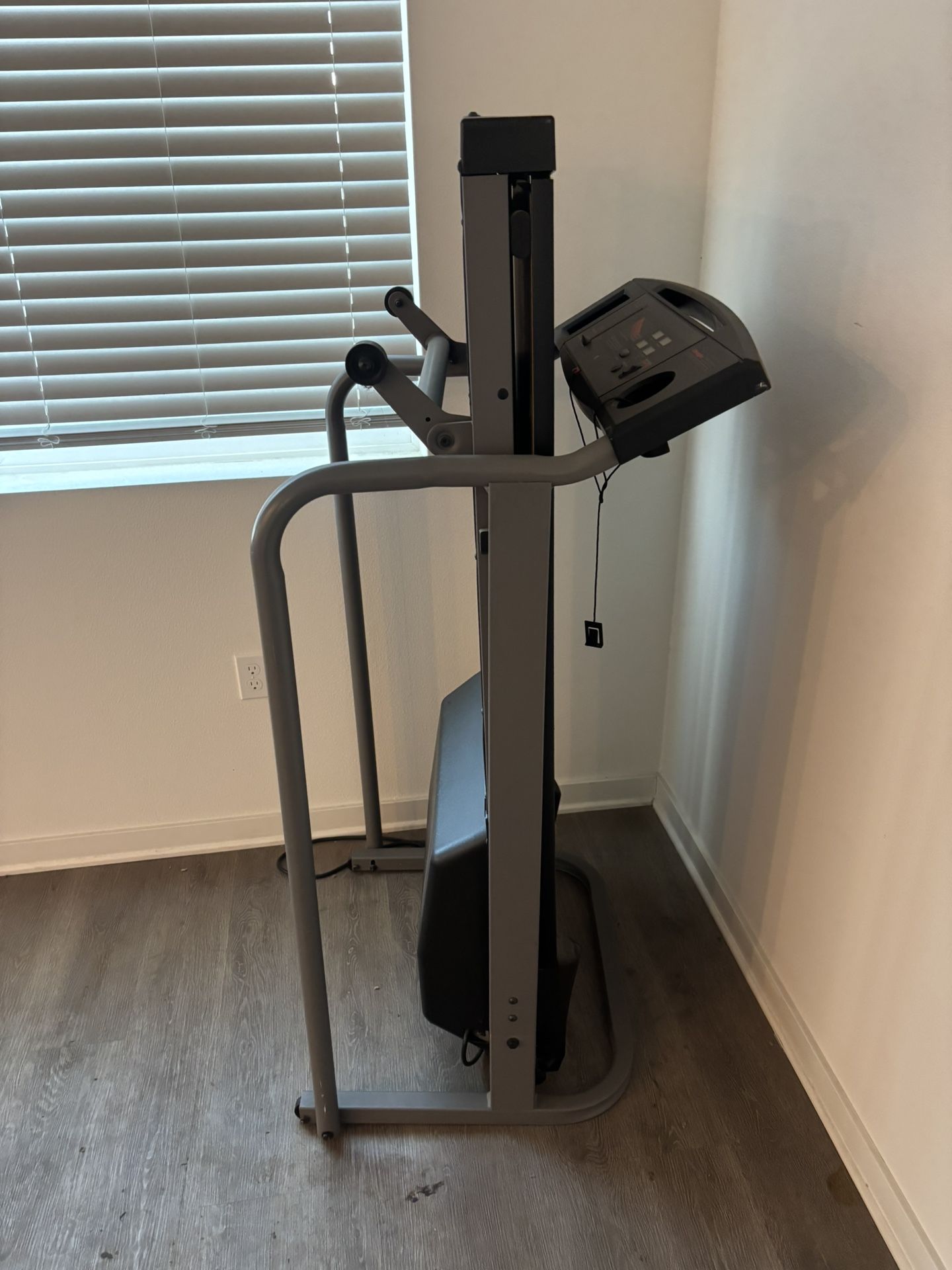 FREE Treadmill (READ DESCRIPTION)