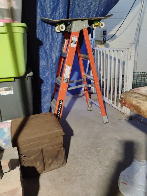 Louisville 4 Ft Ladder