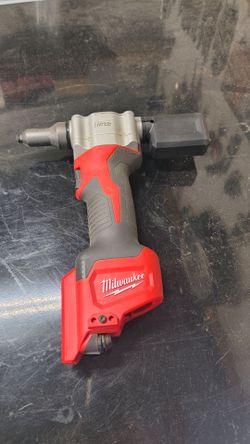 Milwaukee m12 pop rivit gun