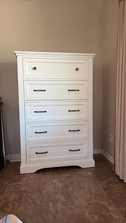 Solid Oak 5 Dresser Drawer