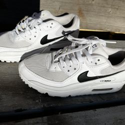 Nike Air max 7/12 . $20