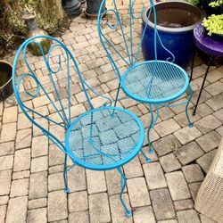 2 Metal Patio Chairs 