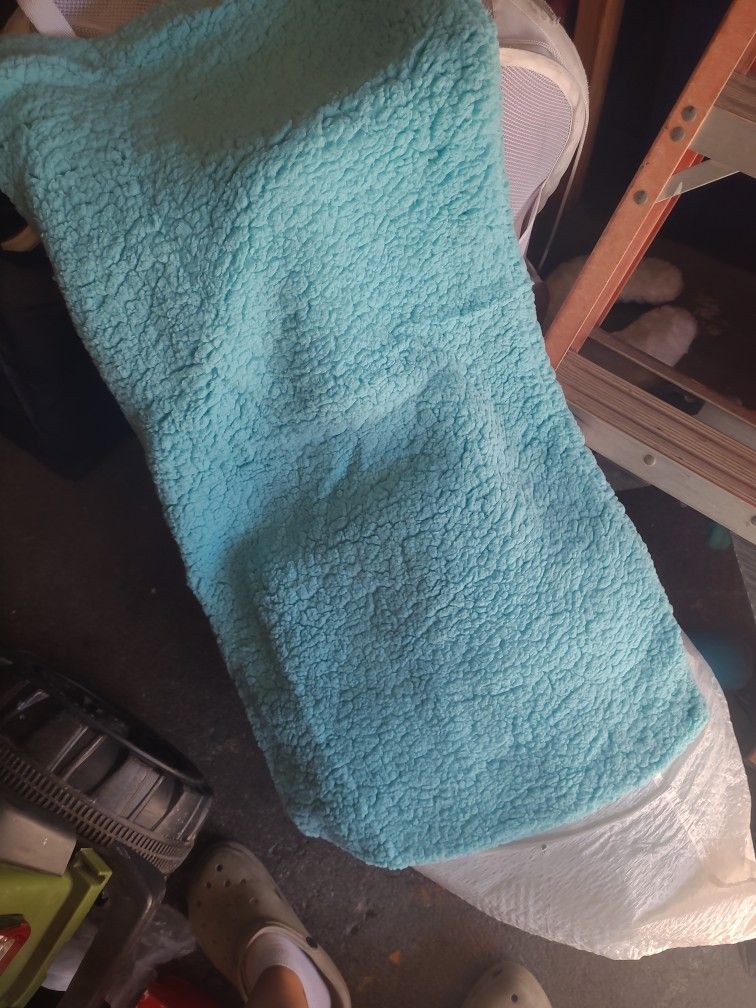 Warm Bed Sheet/ Sabana De Cama Calientita