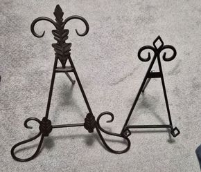 2 metal table top foldable easels