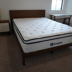 Queen Mattress - Like New!