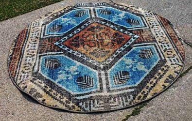 A WILTON RUG. Dimensions: 6 Feet Round (170 X 170 cm.) 