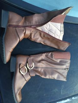 Nice size 8 riding boots only 20 firm