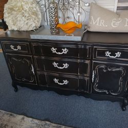 CUTE BUFFET OR TV STAND AT PICKY PINCHERS 3643 5TH AVE N ST PETE OPEN TODAY NOON TO 6 FREE DELIVERY