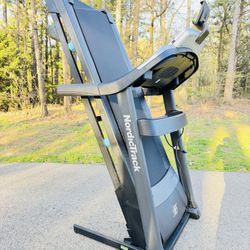 NordicTrack C 1270 PRO Treadmill With Incline