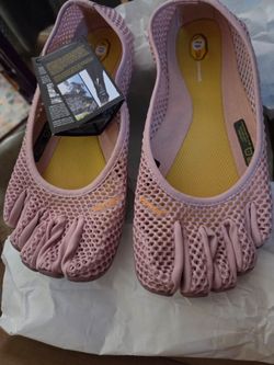 Vibram five fingers yoga shoes.womens size  8-9