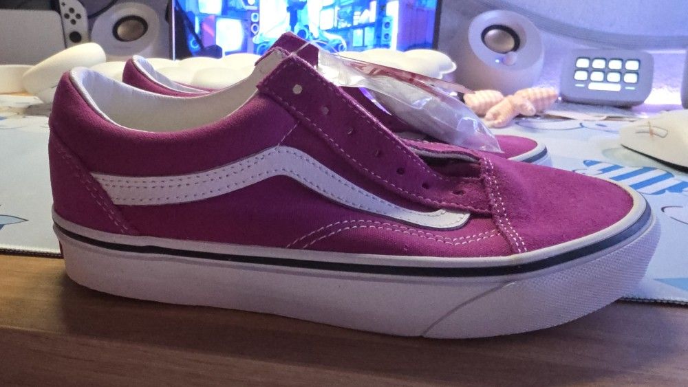 Pick up ONLY NEW Vans US Men: 4.5 Womens: 6.0