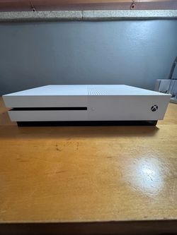 Xbox one S 1TB white Bundle with Games & Controller