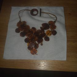 Beautiful Amber Light Weight Easy Clasp Vintage Necklace