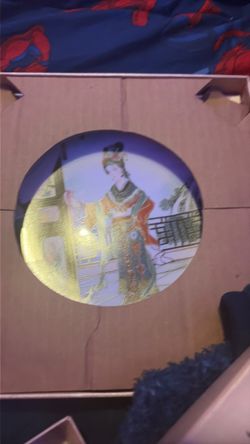 "Hsi-Feng" collector plate from the Beauties of the Red Mansion