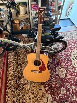 Yamaha Acoustic Guitar