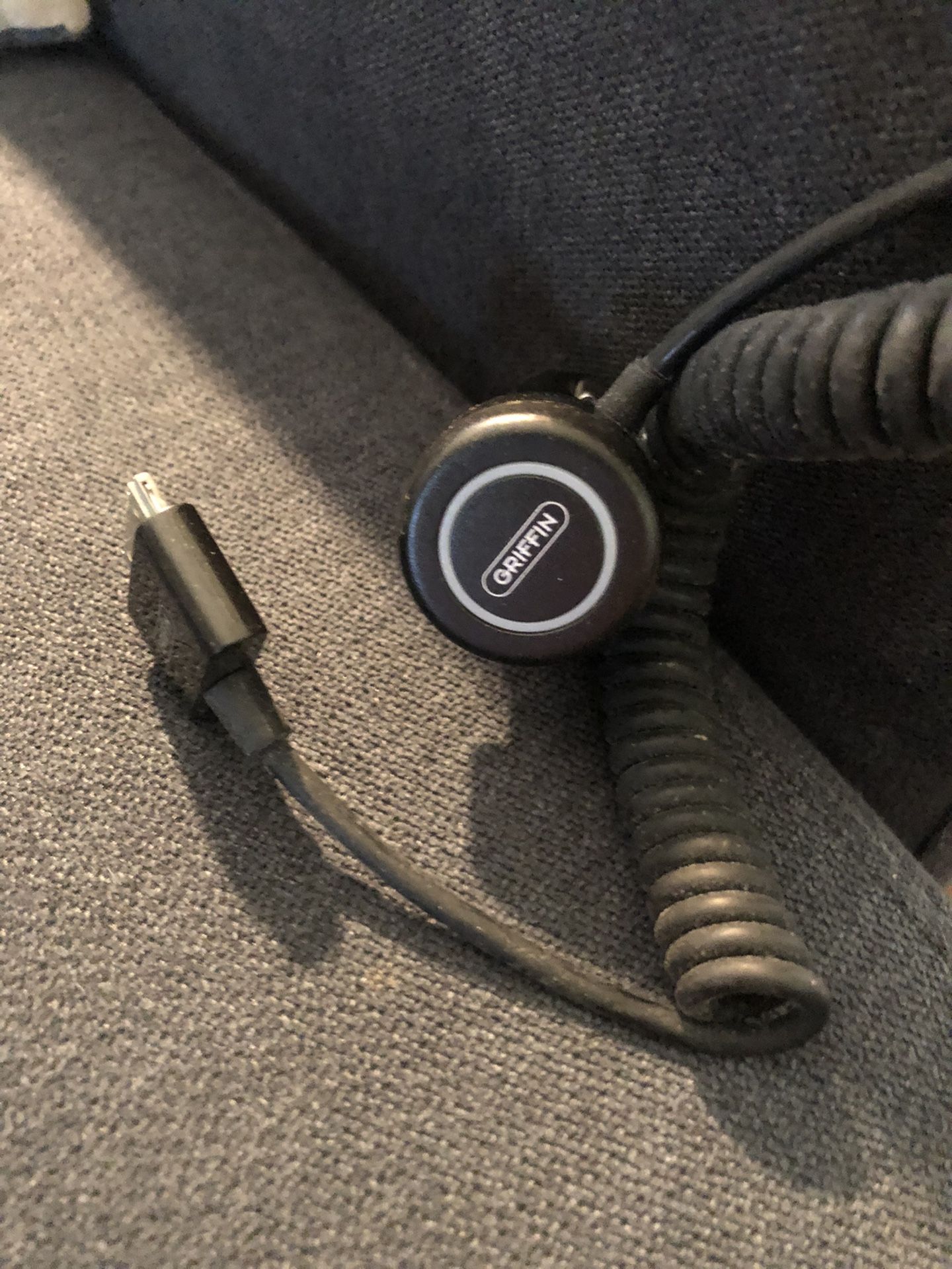 Dynex 30 Pin Charger For iPhone And iPods / For Older iPhones And iPods