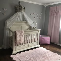 Baby Crib and Dresser Set!