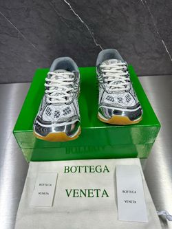 Bottega Venetas