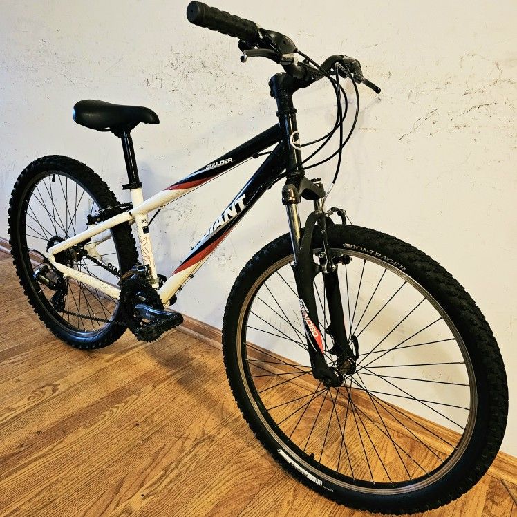 21 speed XS GIANT BOULDER Hardtail XC all Terrain MTB Adventure Bike
