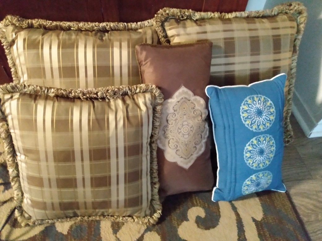 Throw Pillows