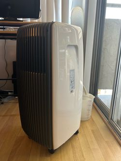 Heavy-Duty SPT 8,000 BTU Portable Air Conditioner – Cools Fast w/ vent kit & hose