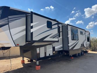 Toy hauler Cyclone 2018