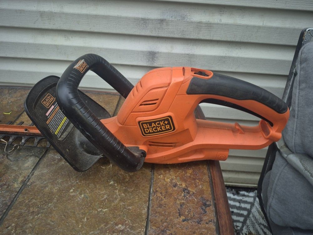 Black And Decker 22in Hedge Trimmer