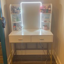 Vanity Desk whit and gold