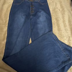Woman’s Flare Jeans 