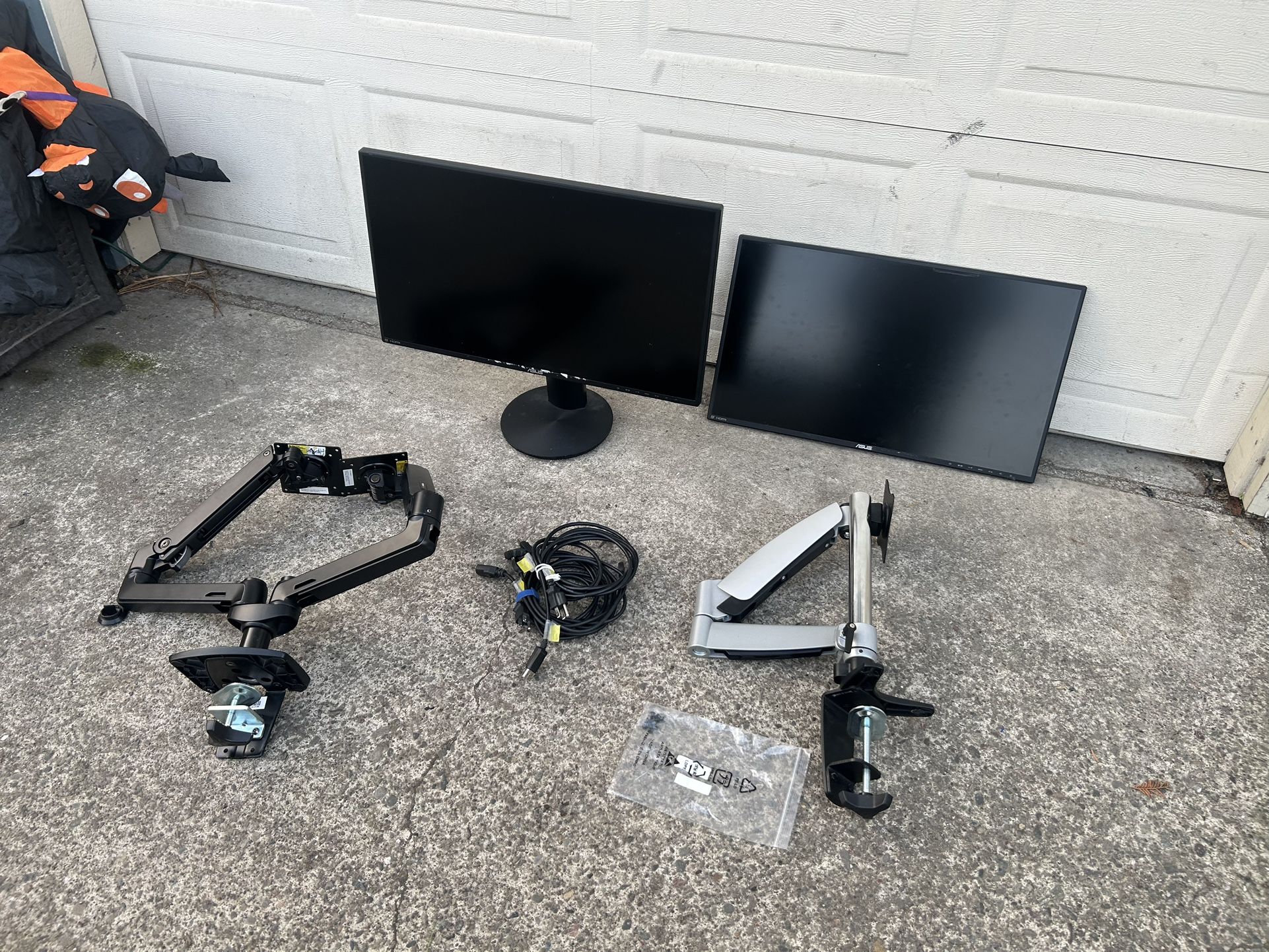 2 X 27” Monitors - No Mounts Anymore