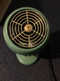 Vornado VFAN Mini Classic Vintage Desk Fan (Mint Green)