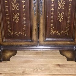 *Side Board Cabinet*