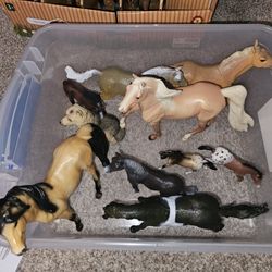 Horse Figurines/Statue