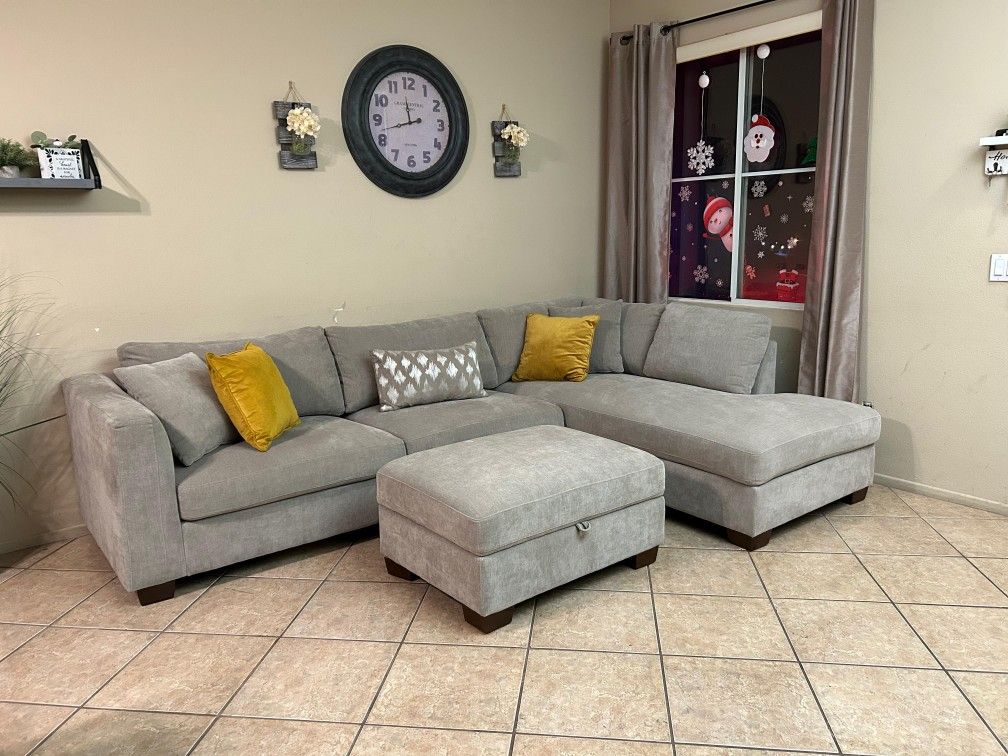 Beautiful Light Grey Sectional Couch With Storage Ottoman From COSTCO LIKE NEW!!