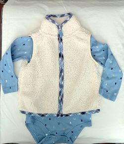 Carter's Long Sleeve Boy's Onesie with Vest, size 18 months. Never Been Worn.
Pick up YUCAIPA. No Shipping Available.