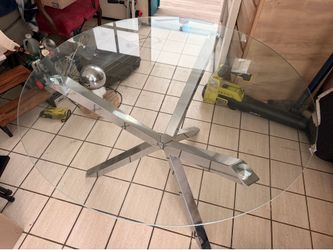 Glass circular table