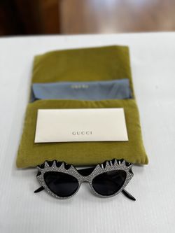 GUCCI GG0781S WOMENS SUNGLASSES, USED, GOOD CONDITION, COMES WITH CARRYING BAG