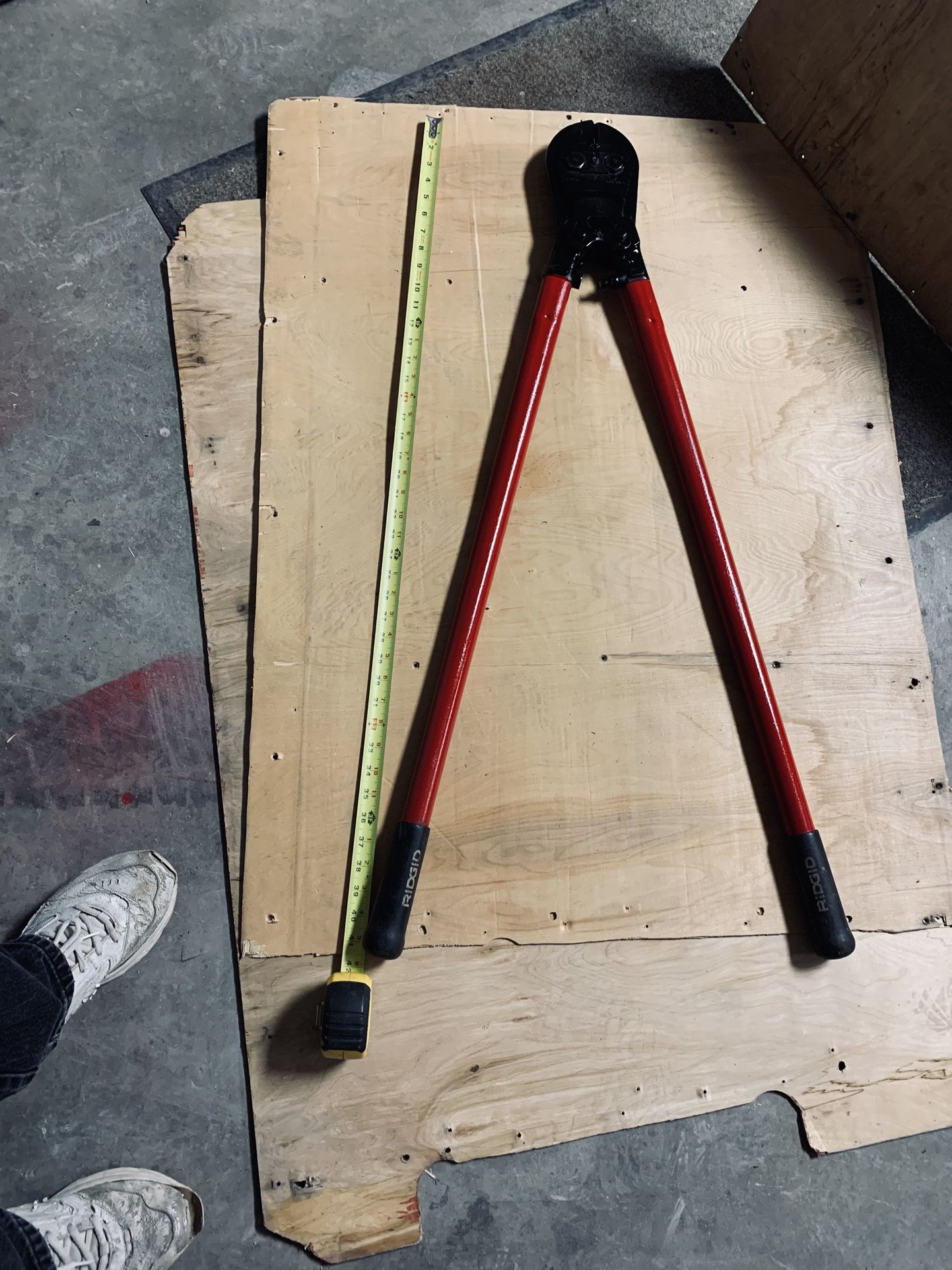 RIDGID 42” EXTREME DUTY BOLT CUTTER USA