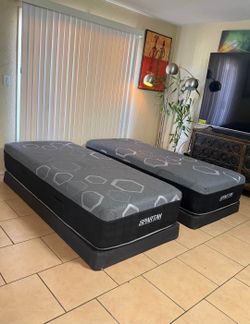 VERY NICE LIKE NEW SPLIT CALIFORNIA KING MATTRESSES AND BOXSPRINGS FOR SALE! IN EXCELLENT CONDITION, FREE DELIVERY