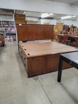 King Bedframe w/ 12 Drawers