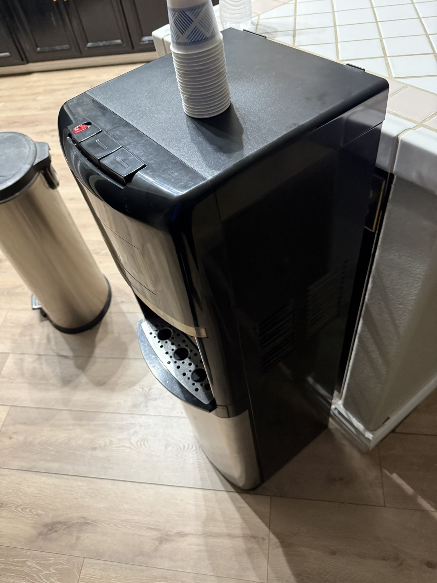 Primo Water Fountain W/plastic Jug