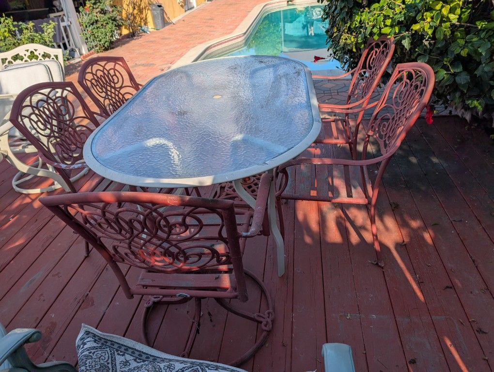 Name Brian Patio Set No Damage In The Frame Just A Need To Be Painted