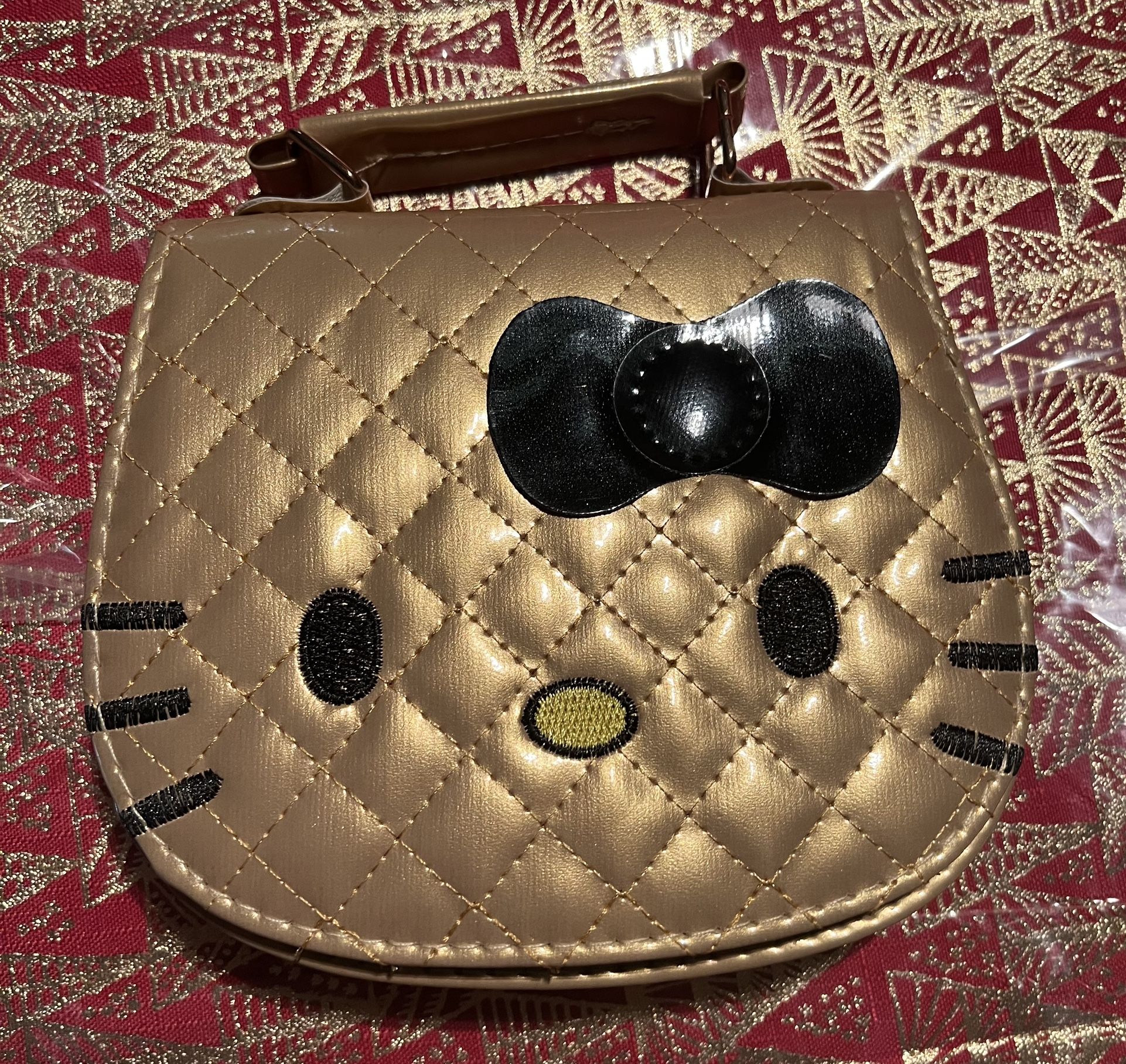 Hello Kitty Purse In Gold 🐱
