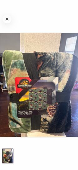 Jurassic World Rebirth Cloud Throw with Faux Fur Reverse